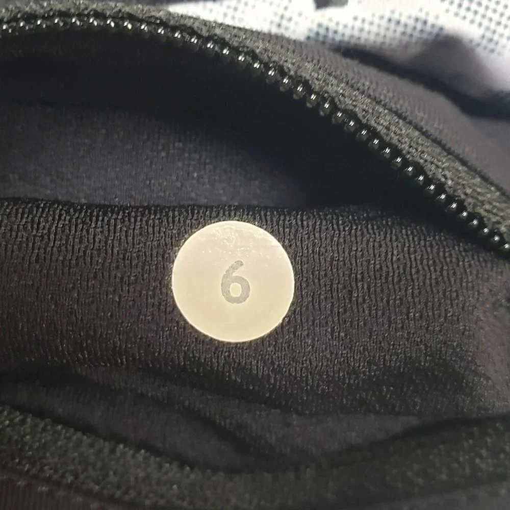 Lululemon Run Inspire Crop II Womens 6 Luxtreme Textured Wave Black Silver Spoon